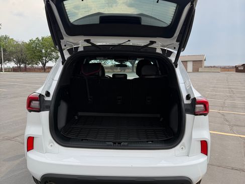 Used 2023 Ford Escape ST-Line AWD/4WD image 9