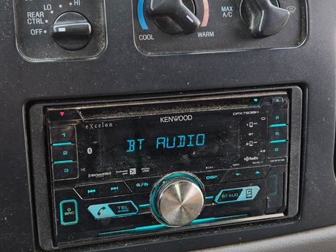 Used 2000 Ford E-150 and Econoline 150 Wagon image 13