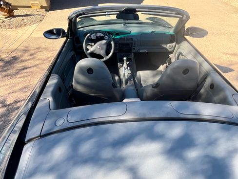 Used 2002 Porsche 911 Cabriolet 2D image 18