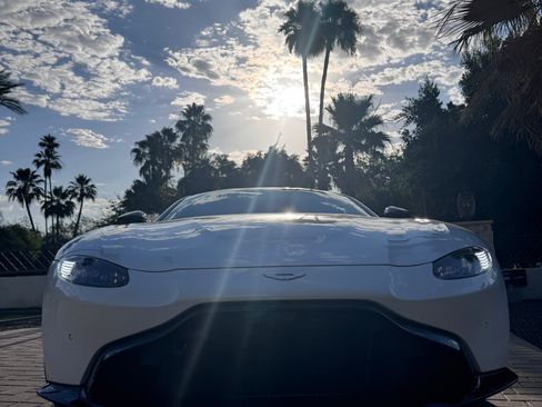 Used 2020 Aston Martin V8 Vantage Coupe RWD image 30