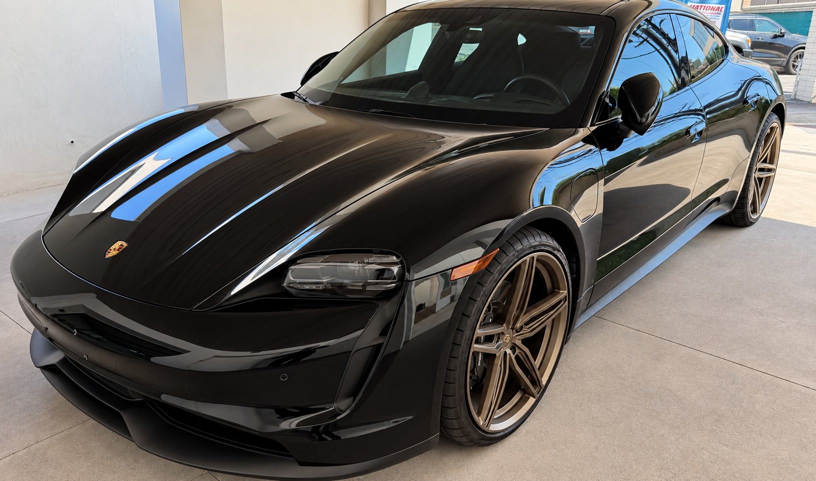 Used 2022 Porsche Taycan RWD image 2