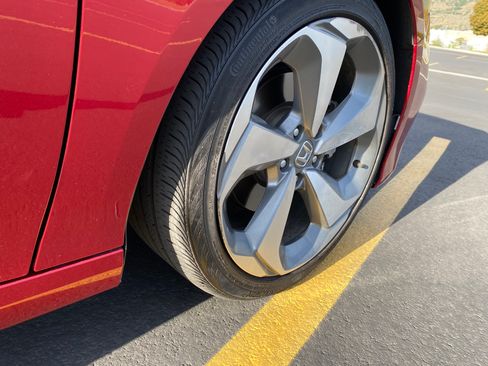Used 2018 Honda Accord Touring image 32
