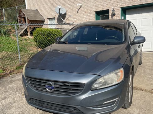 Used 2016 Volvo S60 T5 Premier image 1