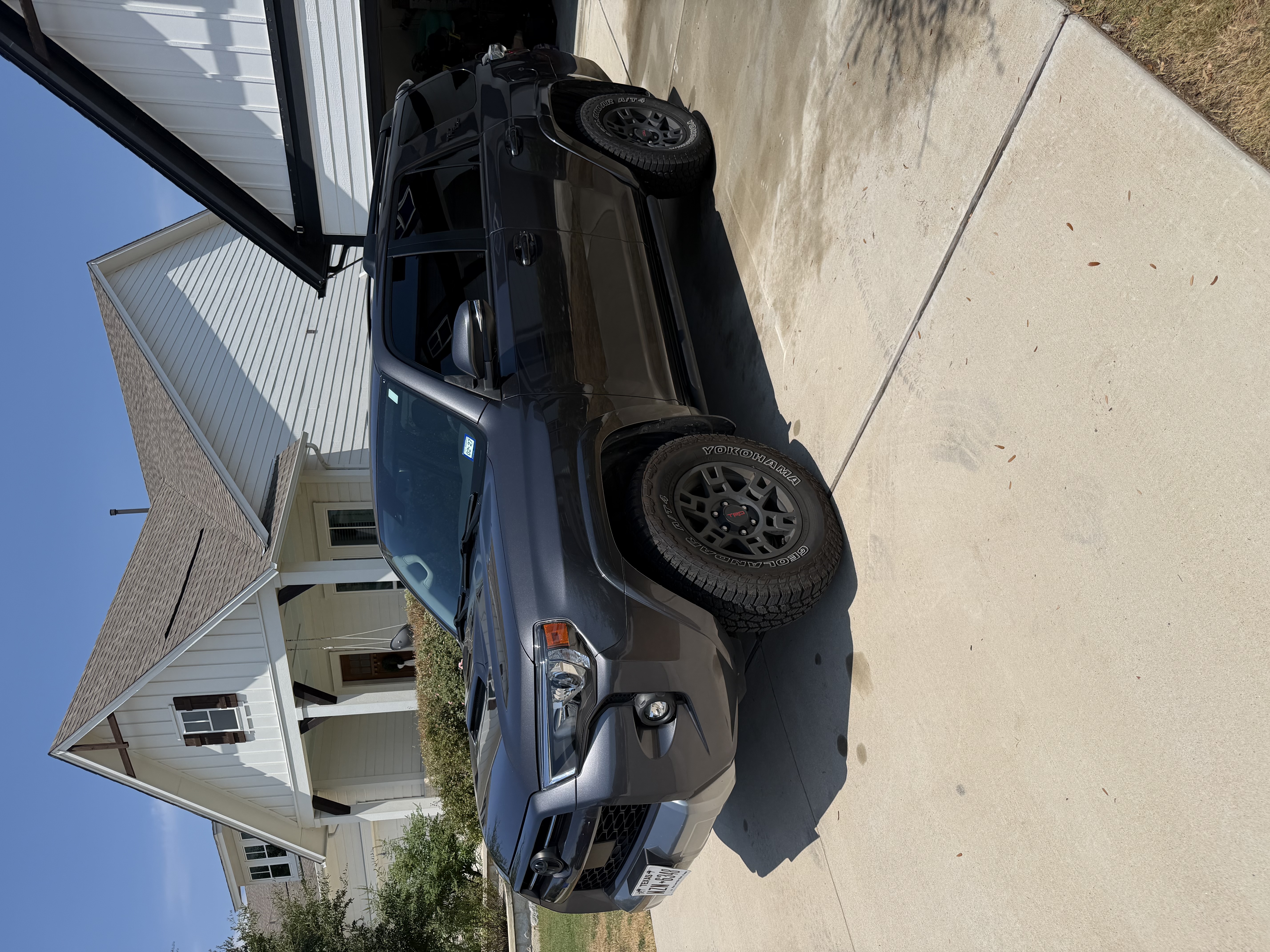 Used 2022 Toyota 4Runner TRD Off-Road Premium w/ Moonroof Package AWD/4WD image 2