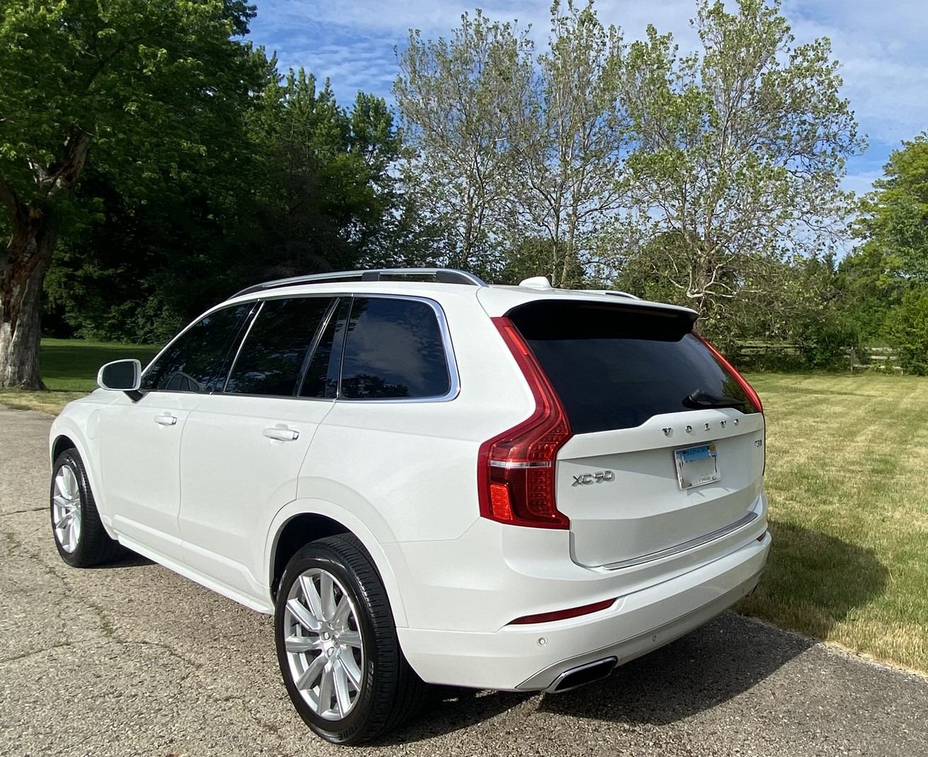 Used 2016 Volvo XC90 T8 Momentum w/ Vision Package AWD/4WD image 5