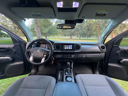 Used 2018 Toyota Tacoma SR5 RWD image 11