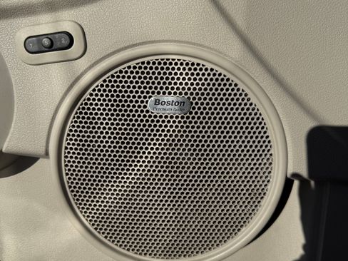 Used 2007 Jeep Commander Limited image 17