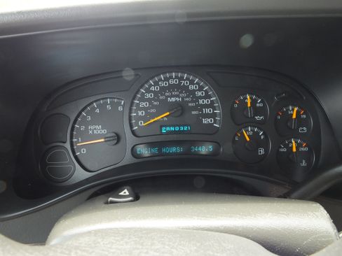 Used 2005 Chevrolet Suburban Z71 w/ Preferred Equipment Group RWD image 14