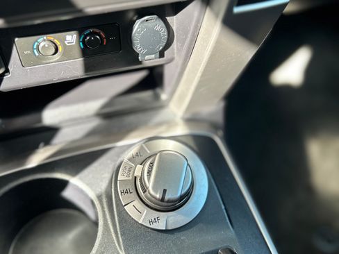 Used 2014 Toyota 4Runner Limited image 13