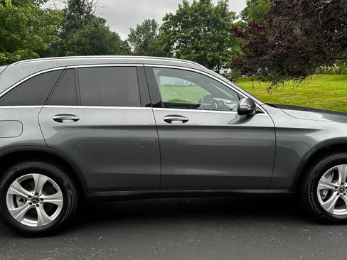 Used 2018 Mercedes-Benz GLC 300 4MATIC image 2