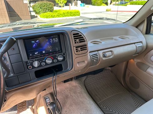 Used 1995 Chevrolet Suburban 4WD image 10