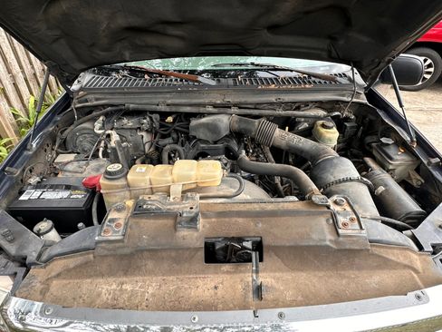 Used 2003 Ford F250 XL image 2