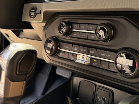 Used 2023 Ford Bronco Badlands image 18