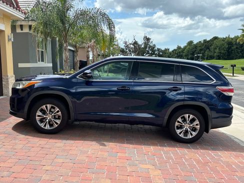 Used 2015 Toyota Highlander XLE AWD/4WD image 2