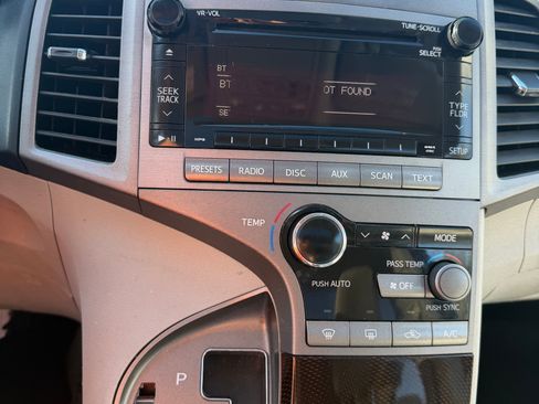 Used 2010 Toyota Venza image 11