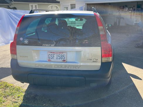 Used 2004 Volvo XC70 AWD/4WD image 6