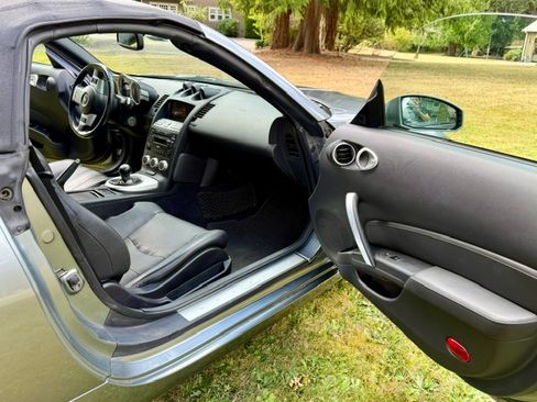 Used 2006 Nissan 350Z Grand Touring RWD image 8