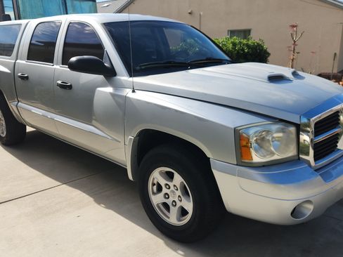 Used 2006 Dodge Dakota SLT image 4
