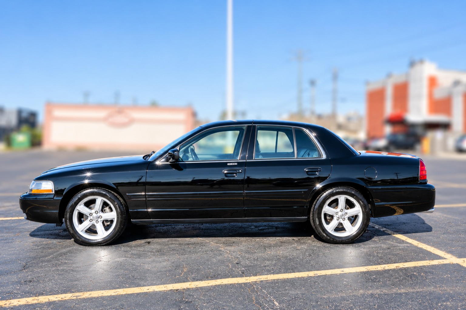 Used 2003 Mercury Marauder RWD image 2