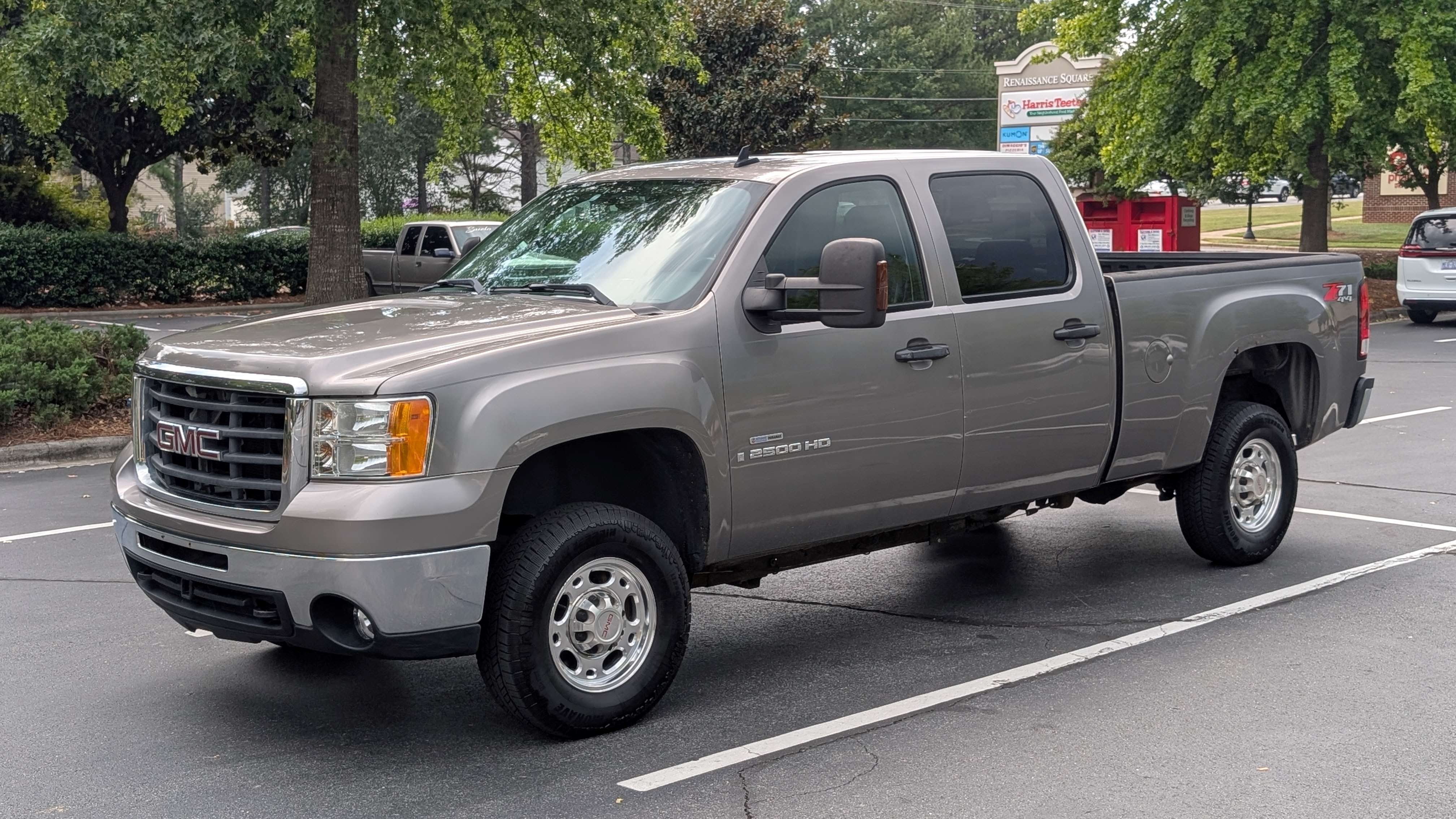Used 2008 GMC Sierra 2500 SLE w/ Z71 Off-Road Package AWD/4WD image 1