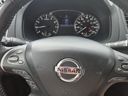 Used 2019 Nissan Pathfinder SL image 15