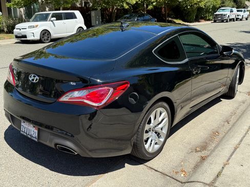 Used 2016 Hyundai Genesis 3.8 image 9