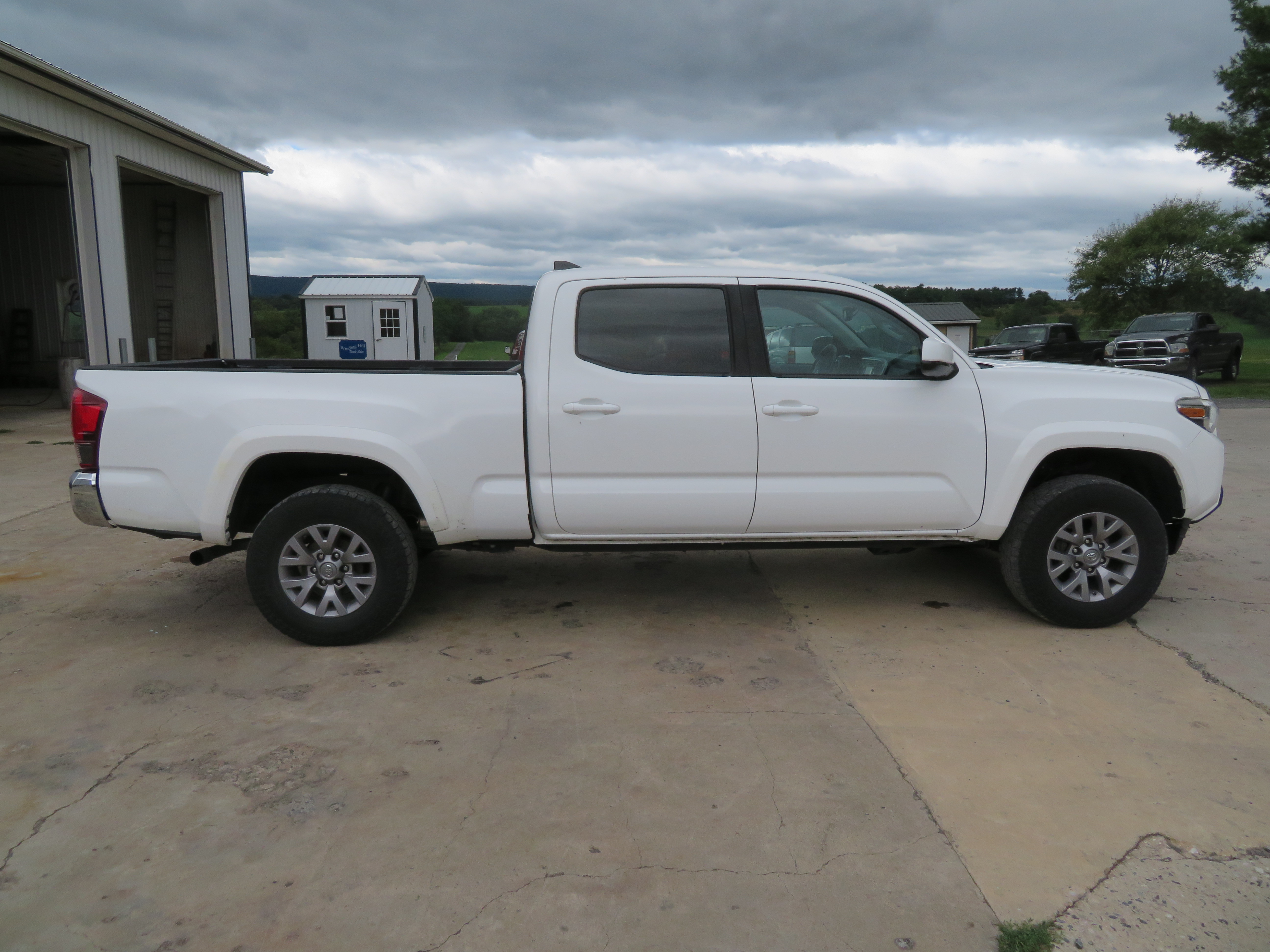 Used 2019 Toyota Tacoma SR5 AWD/4WD image 10