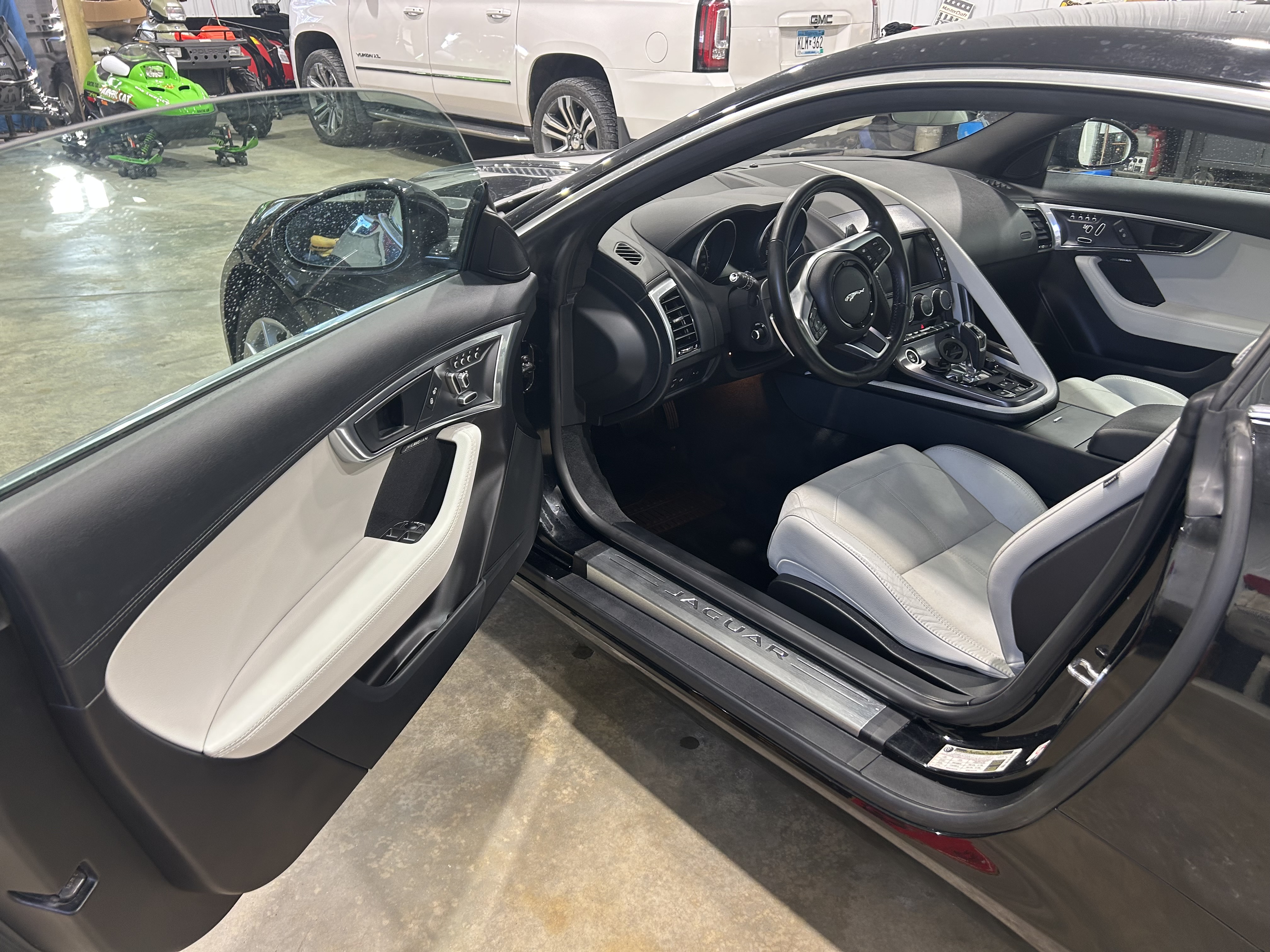 Used 2018 Jaguar F-TYPE Coupe RWD image 10