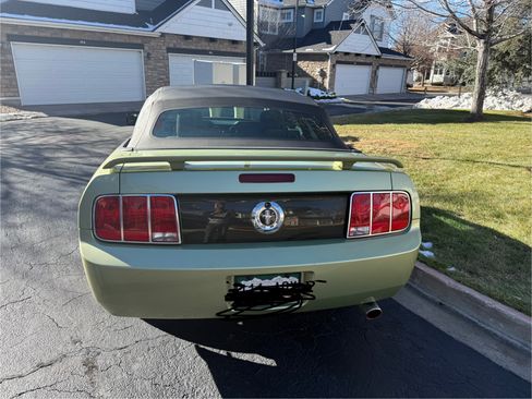 Used 2005 Ford Mustang Deluxe Convertible image 5