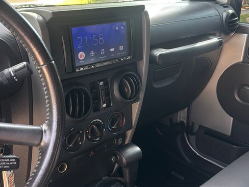Used 2007 Jeep Wrangler Unlimited Sahara RWD image 4