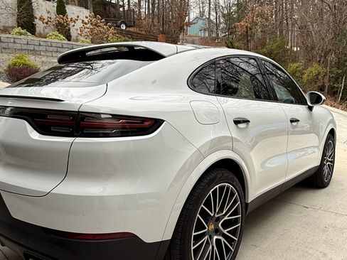 Used 2021 Porsche Cayenne Sport Utility 4D image 5