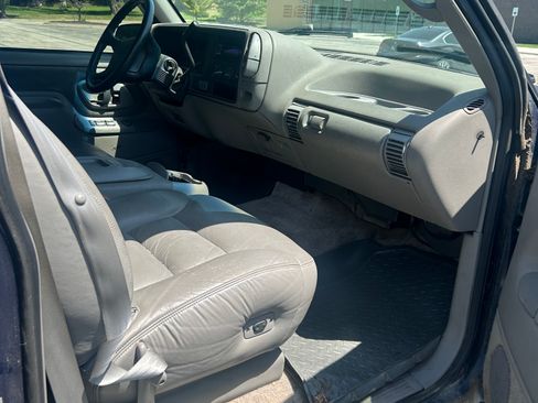 Used 1996 GMC Suburban 2500 AWD/4WD image 11