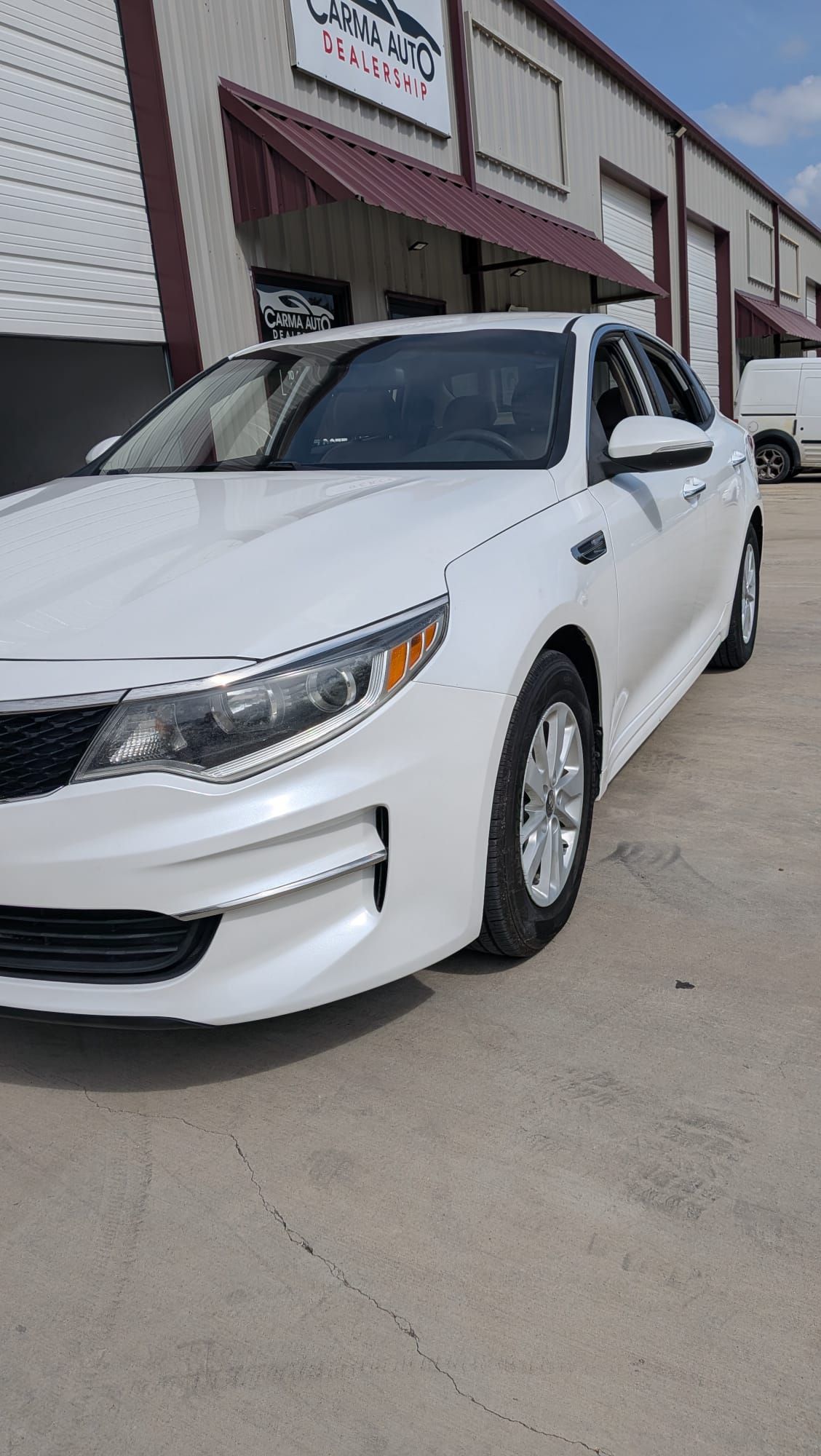 Used 2017 Kia Optima LX FWD image 4