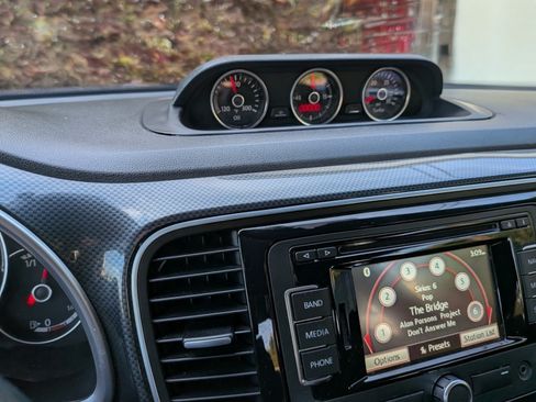 Used 2013 Volkswagen Beetle 2.0T image 17