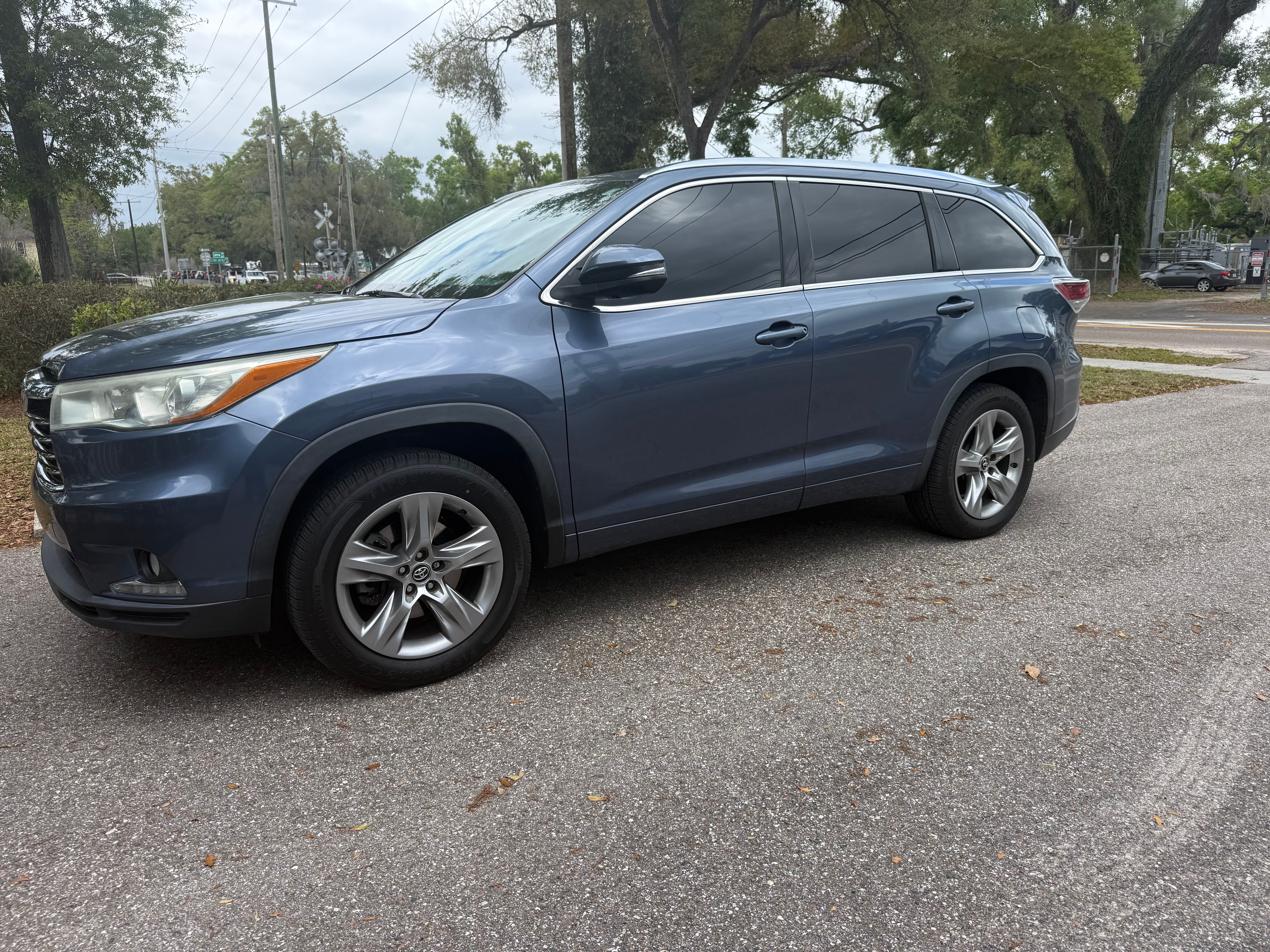 Used 2016 Toyota Highlander Limited FWD image 1