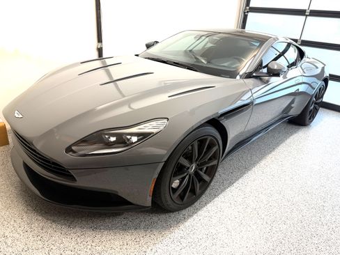 Used 2018 Aston Martin DB11 V12 RWD image 1