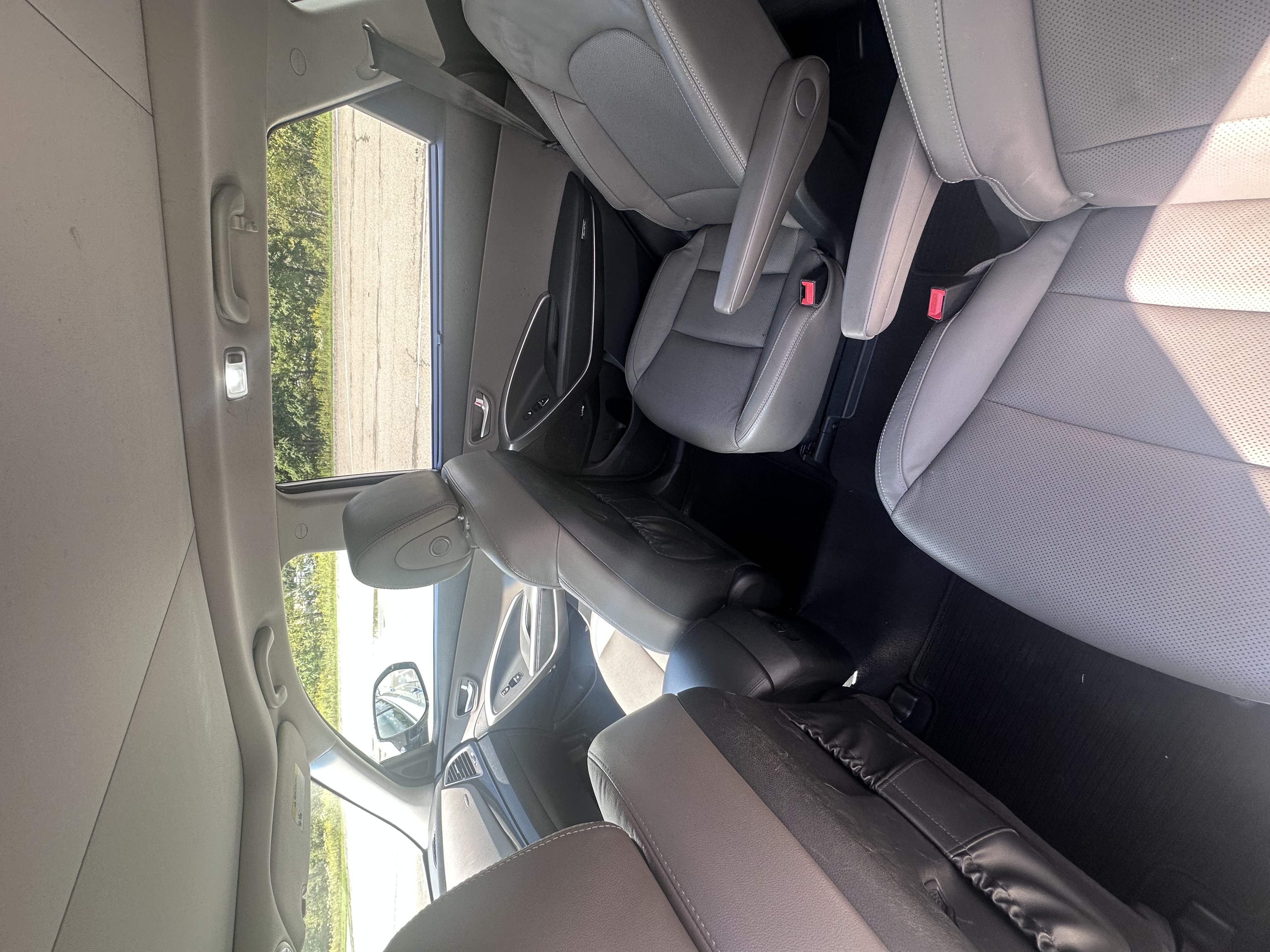 Used 2015 Hyundai Santa Fe Limited w/ Option Group 04 AWD/4WD image 24