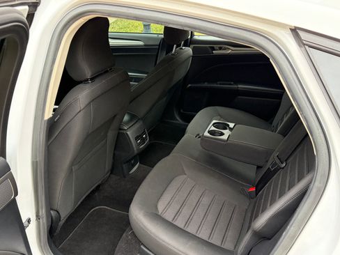 Used 2019 Ford Fusion SE image 9