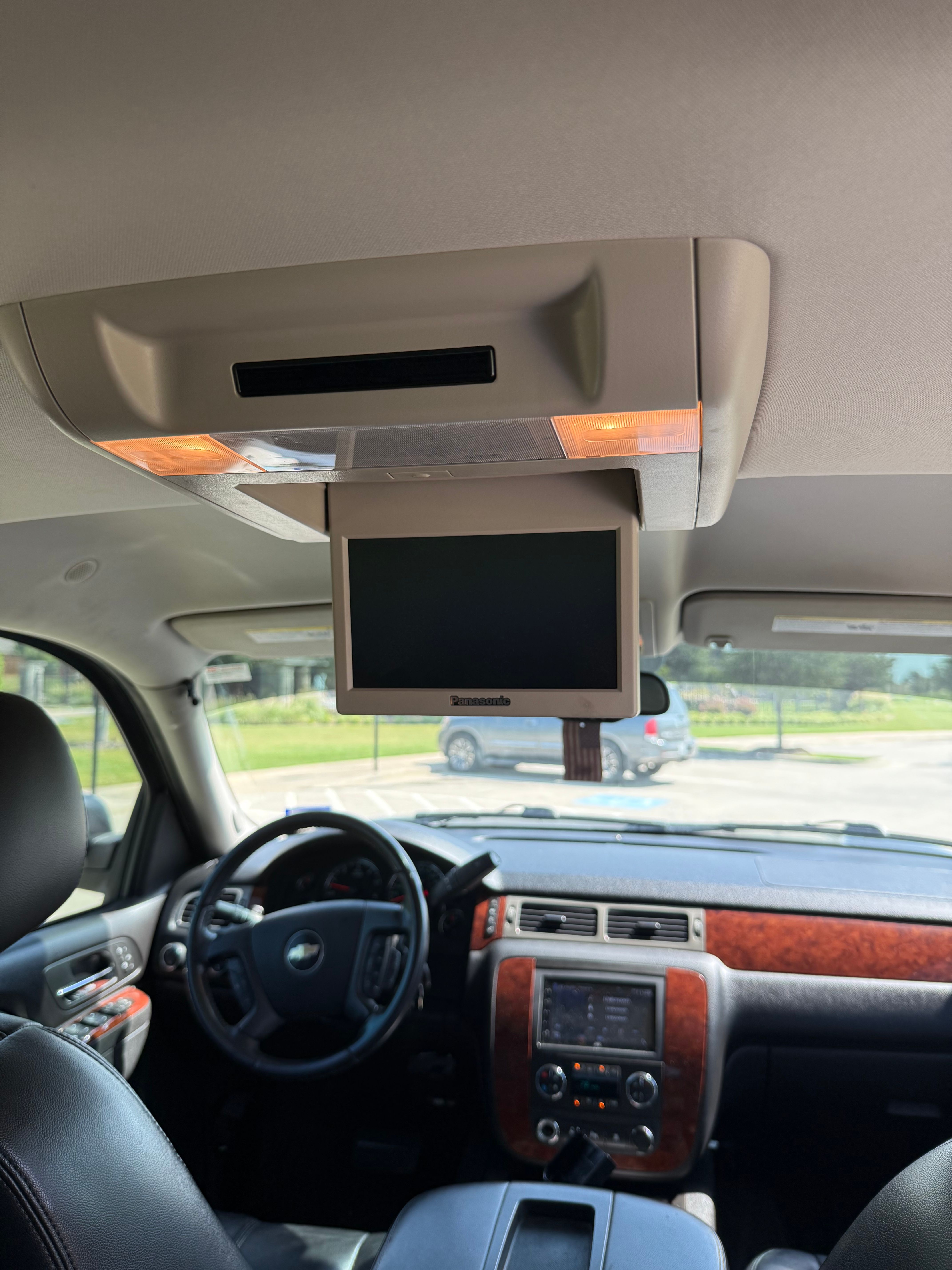 Used 2010 Chevrolet Avalanche LT w/ Luxury Package AWD/4WD image 13
