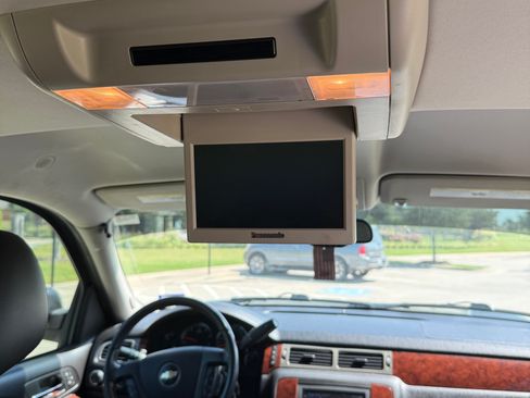 Used 2010 Chevrolet Avalanche LT w/ Luxury Package image 17