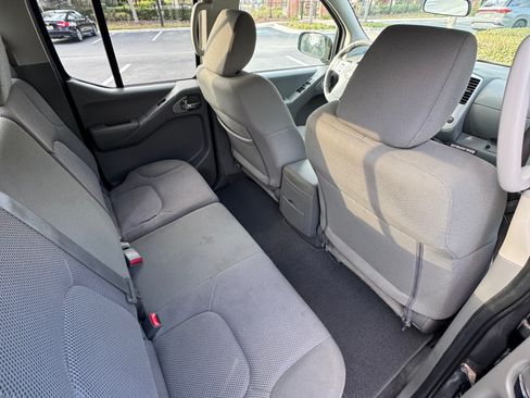 Used 2019 Nissan Frontier SV image 10