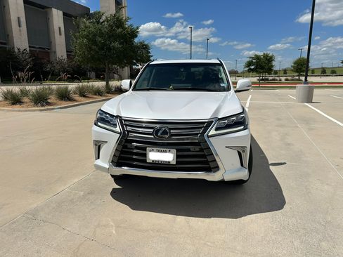 Used 2021 Lexus LX 570 4WD w/ Luxury Package image 11