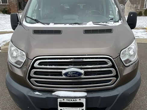 Used 2018 Ford Transit 150 XLT image 4
