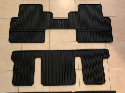 Used 2010 Buick Enclave CXL image 27