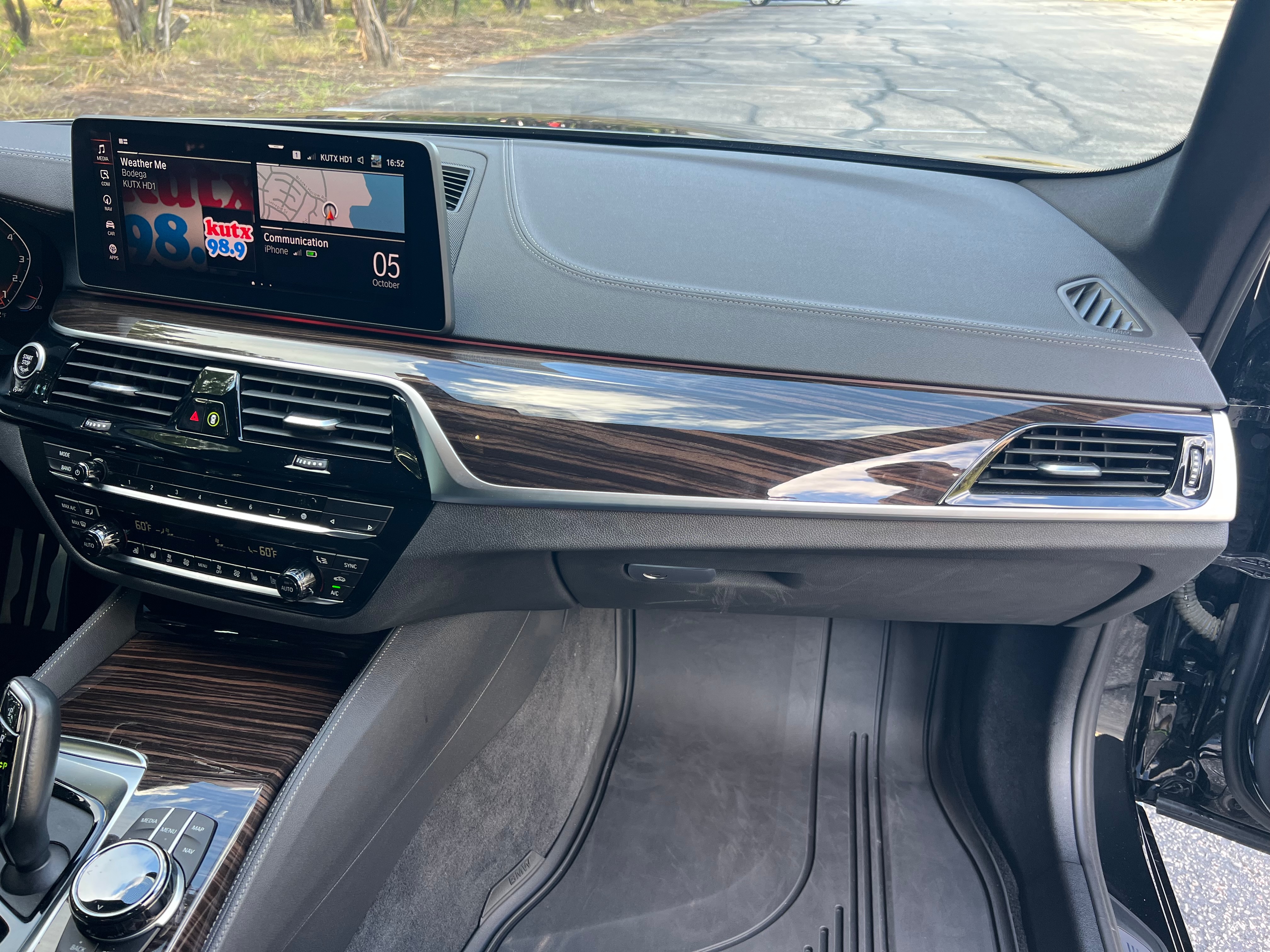 Used 2022 BMW M550i xDrive w/ Executive Package AWD/4WD image 12