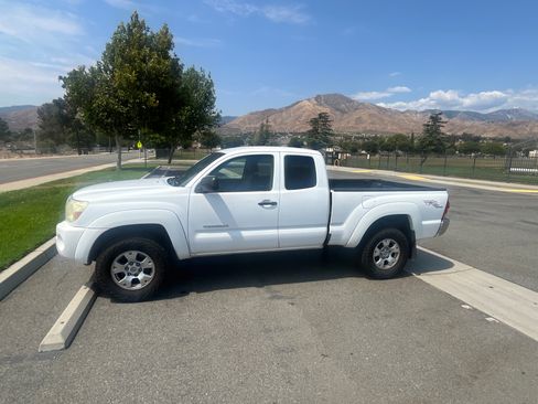 Used 2007 Toyota Tacoma PreRunner image 1