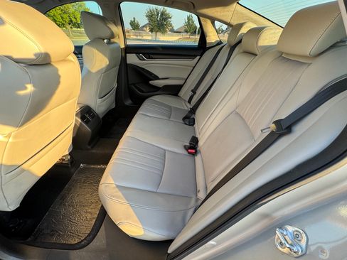 Used 2018 Honda Accord Touring image 11