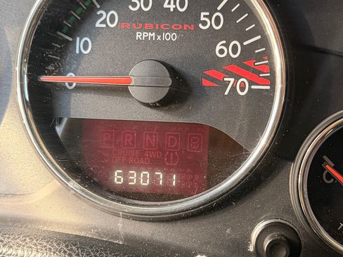 Used 2013 Jeep Wrangler Unlimited Rubicon image 12