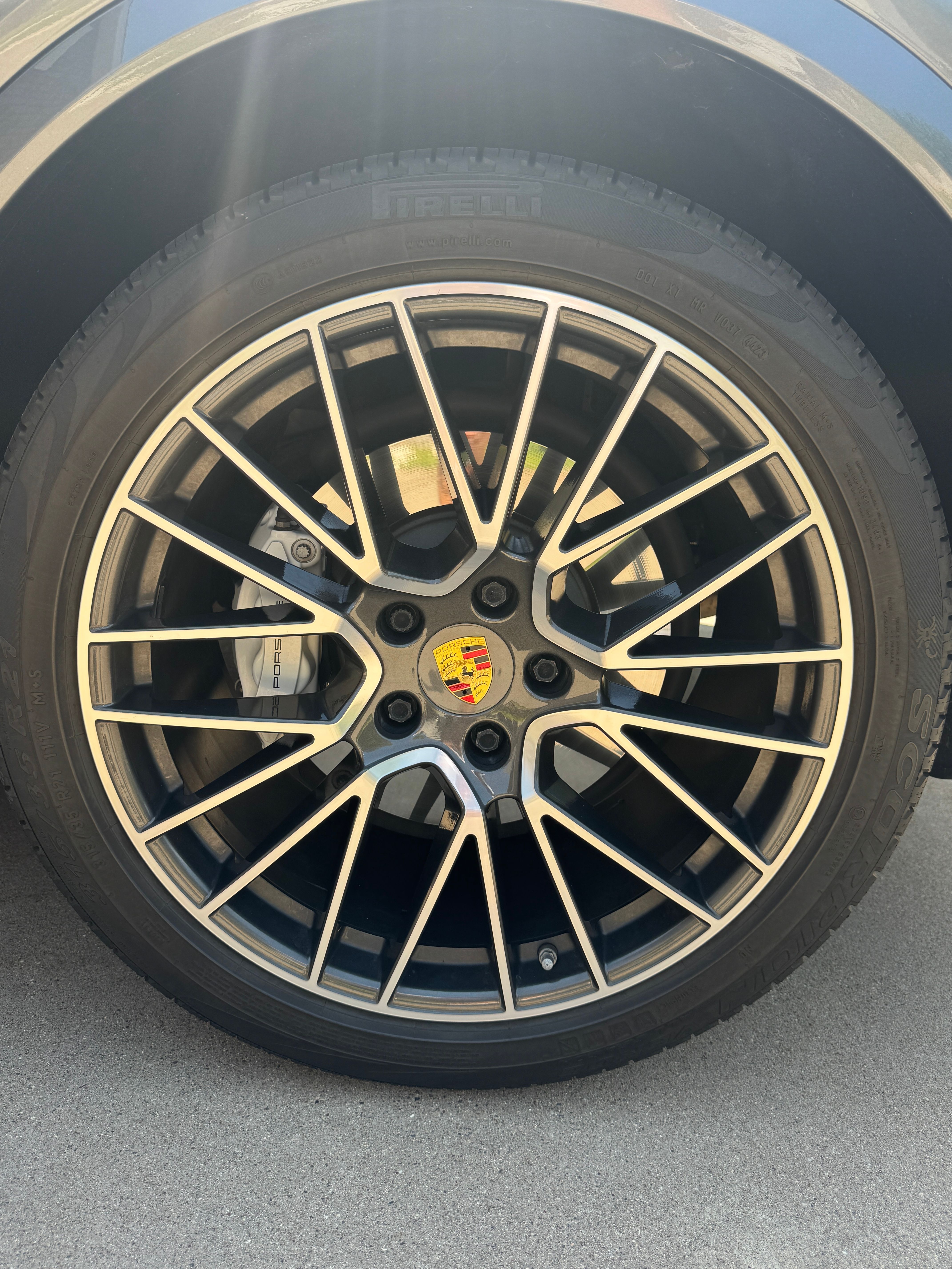 Used 2020 Porsche Cayenne Turbo AWD/4WD image 25