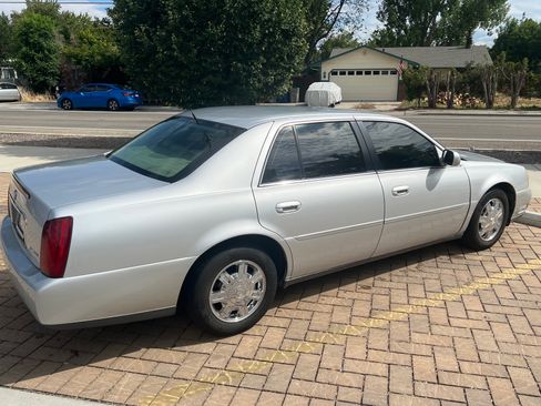 Used 2003 Cadillac De Ville w/ Comfort & Convenience Package FWD image 2
